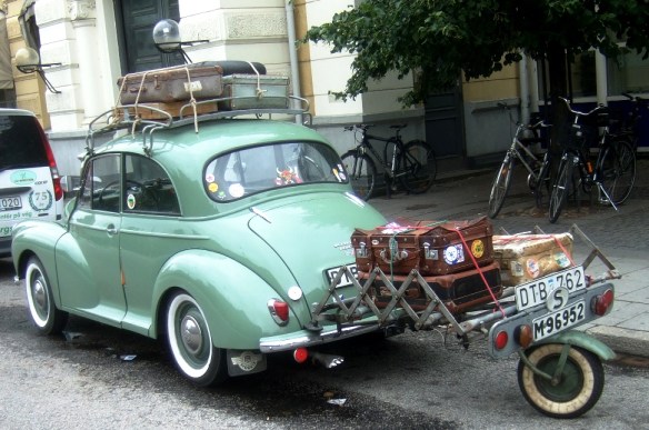 Morris Minor med släpvagn