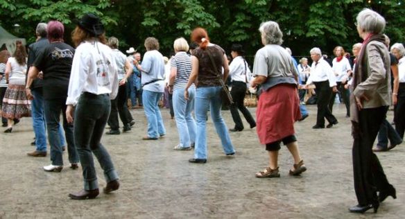 Att rasifiera sig själv genom andra?