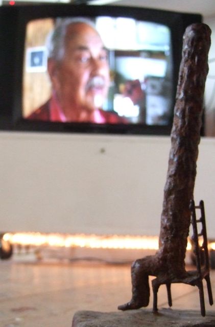 DSCF1942 Min lille vän och en av hans idoler på teve