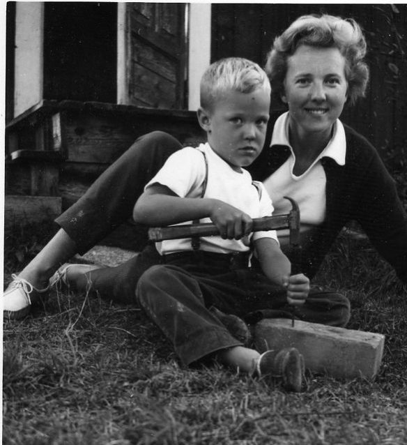 Mamma lär mig spika