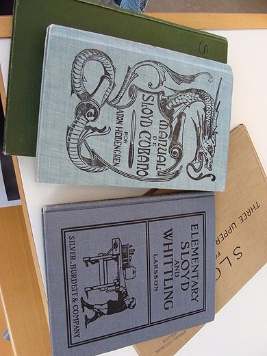 Böcker på spanska och engelska om Nääs-metoden. Foto: Elisabeth Renström